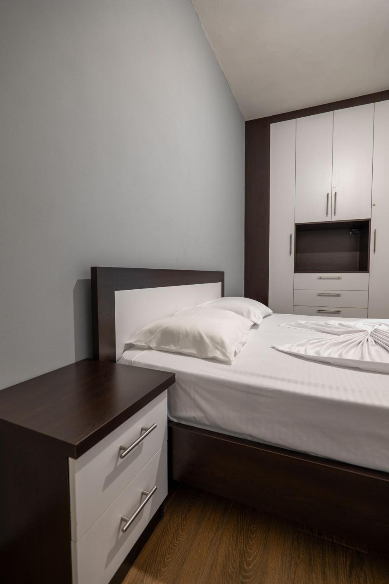 Denis Appartement Sarandë