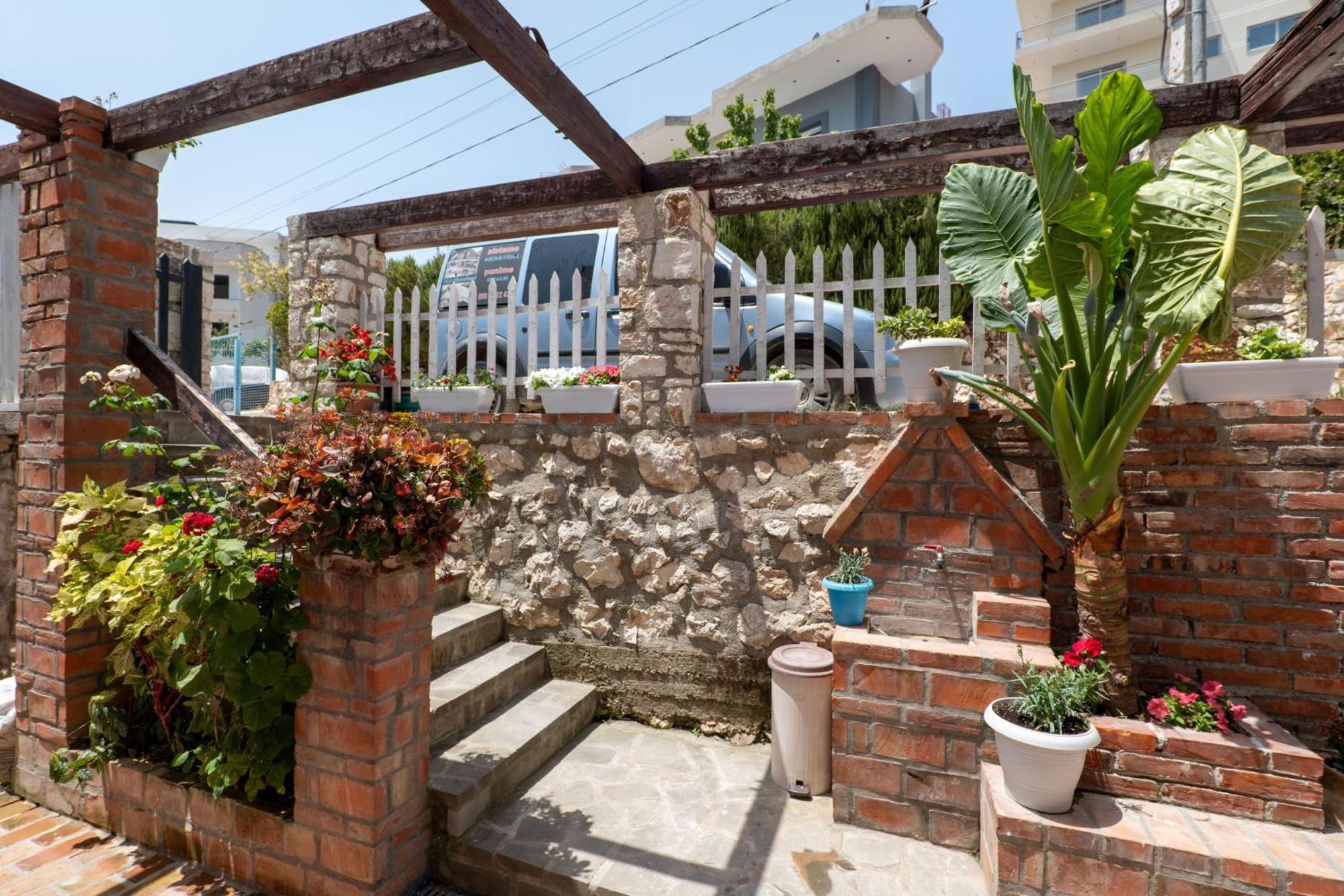 Denis Appartement Sarandë